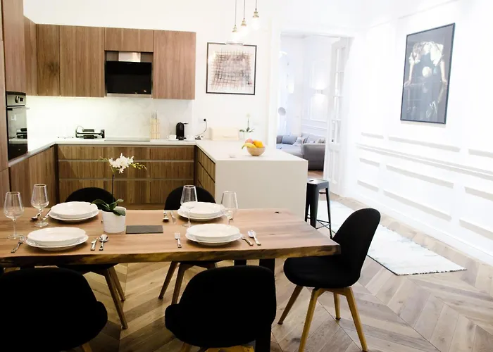 Luxury By Hi5 - Location 3-br Apartmán