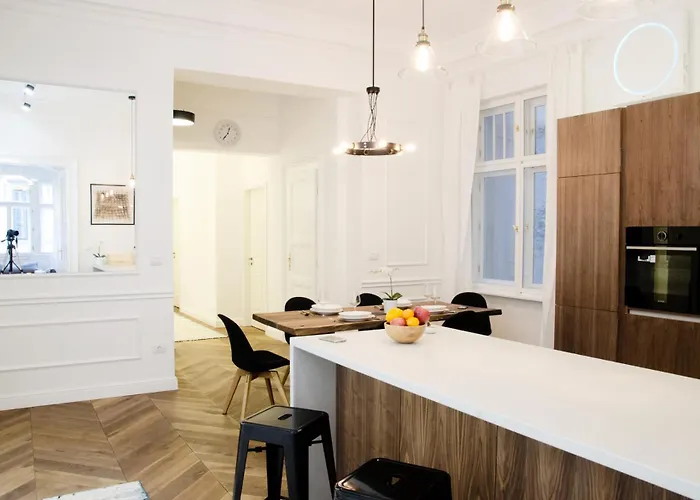 Luxury By Hi5 - Location 3-br Apartmán