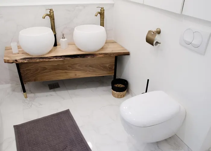Luxury By Hi5 - Location 3-br Apartmán *
